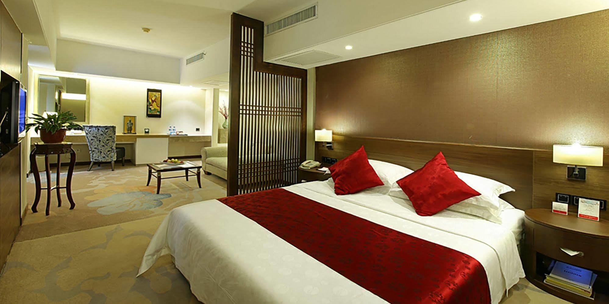 Ramada Hotel Xiamen Bagian luar foto